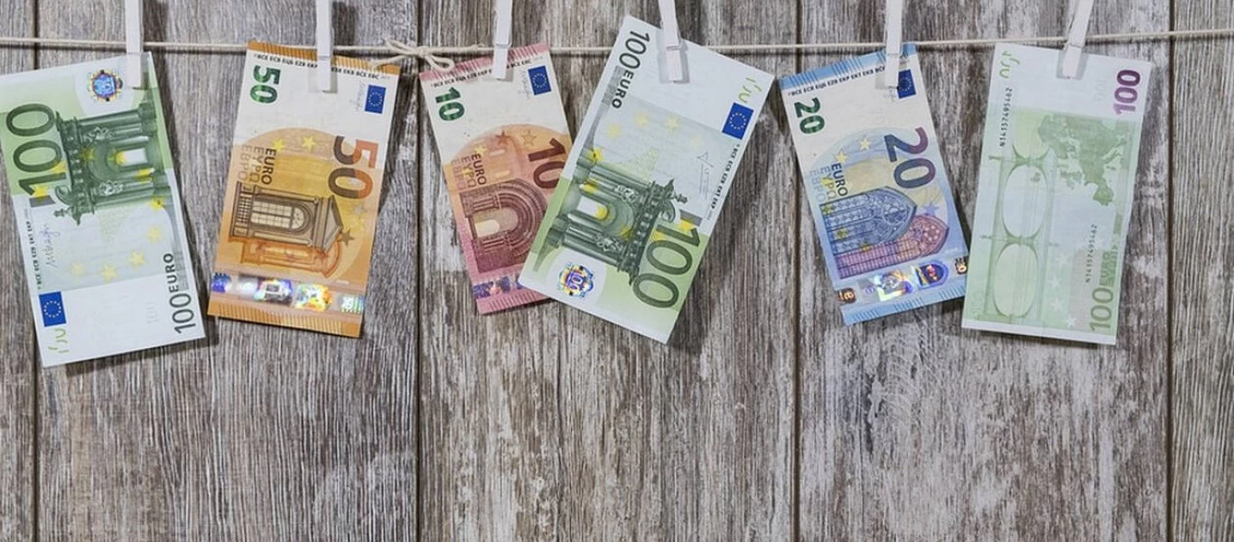 Δείτε πόσο καιρό «ζει» ο κορωνοϊός πάνω σε χαρτονομίσματα και μάσκες